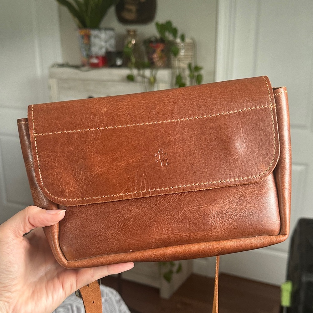 Semender Leather Crossbody